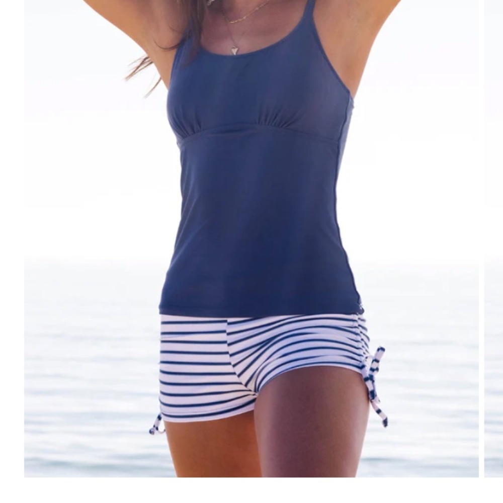 Size M tankini set. Navy Tank and Navy & White boy shorts. Beachsissi NWT.